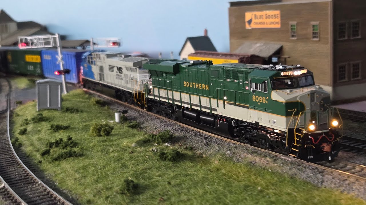 CP & NS EMD SD70ACu duo race Southern 8099 and NS 4000. Redstone ...