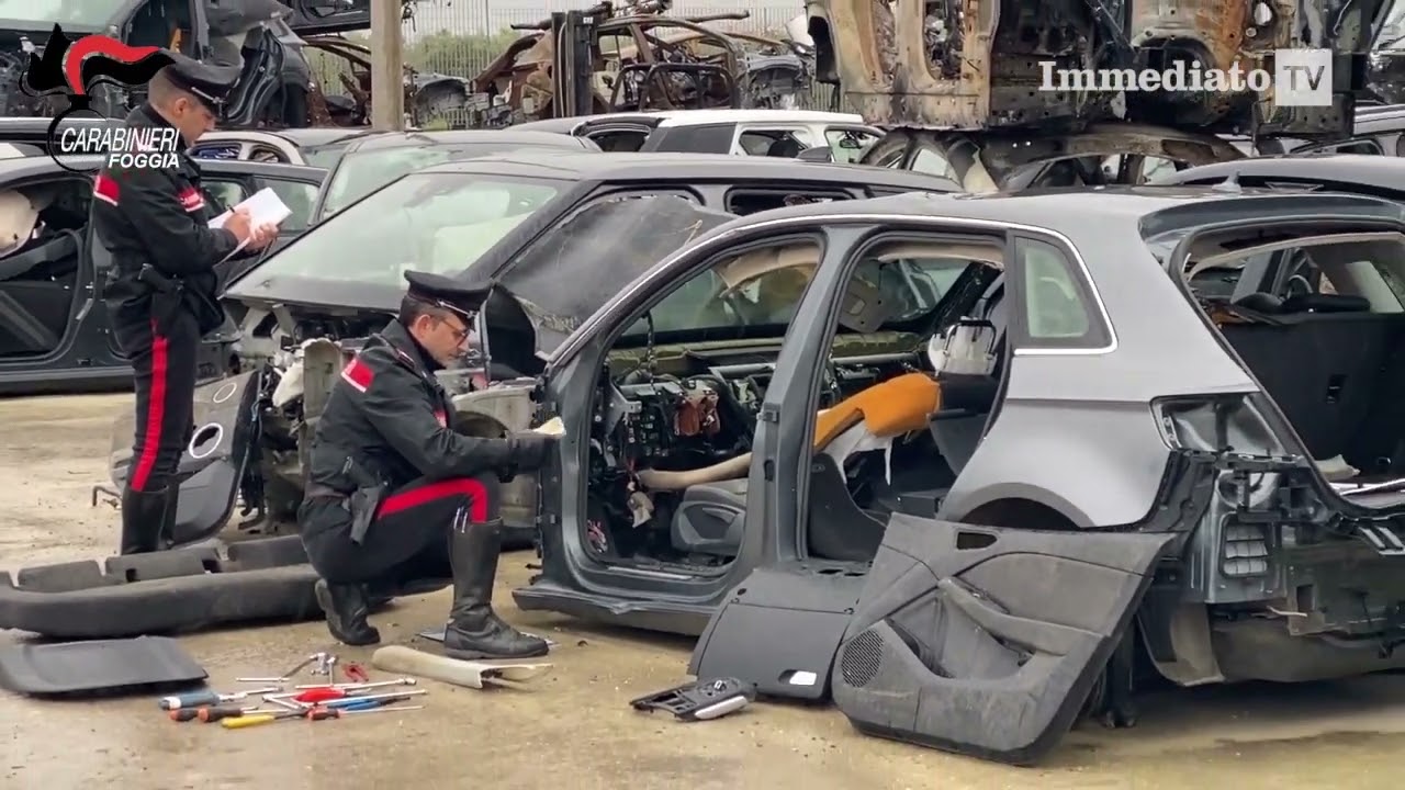 CERIGNOLA, BLITZ DEI CARABINIERI: INSEGUIMENTI, RICAMBI D'AUTO RUBATI E UN FURTO IN PIENO CENTRO