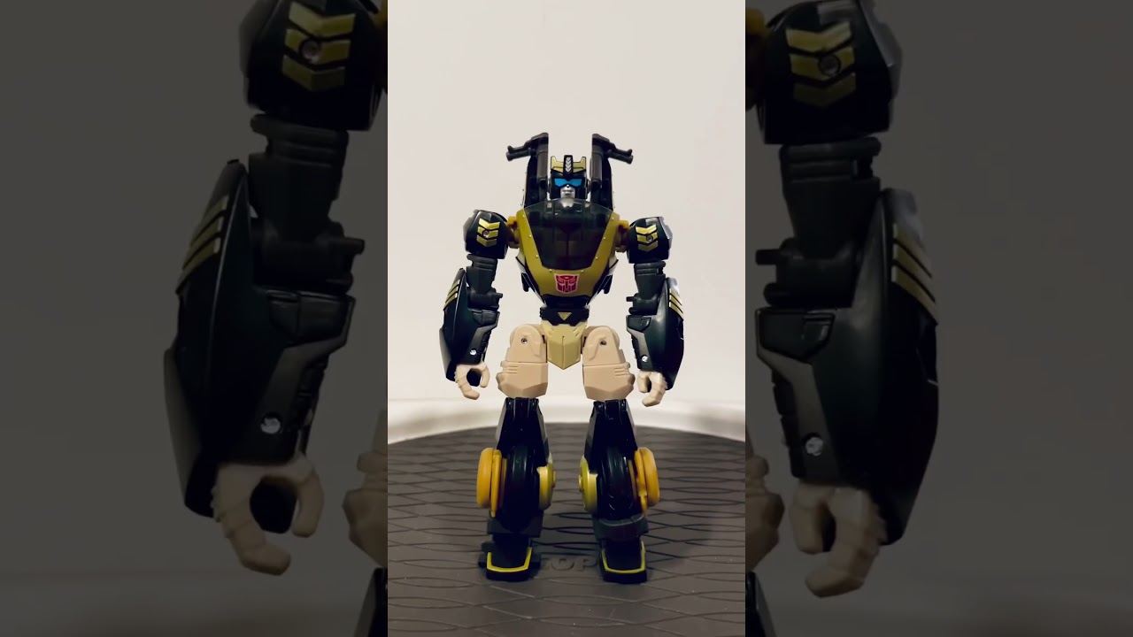 Transformers Legacy Evolution: Deluxe Class Animated Prowl 