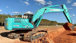 KOBELCO SK200SM-10 Excavator Loading Dump Truck