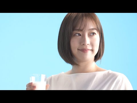 石川佳純、清楚な白の衣装で美しいビジュアルを披露！ＪＡ全農新CM・メイキング＆インタビュー