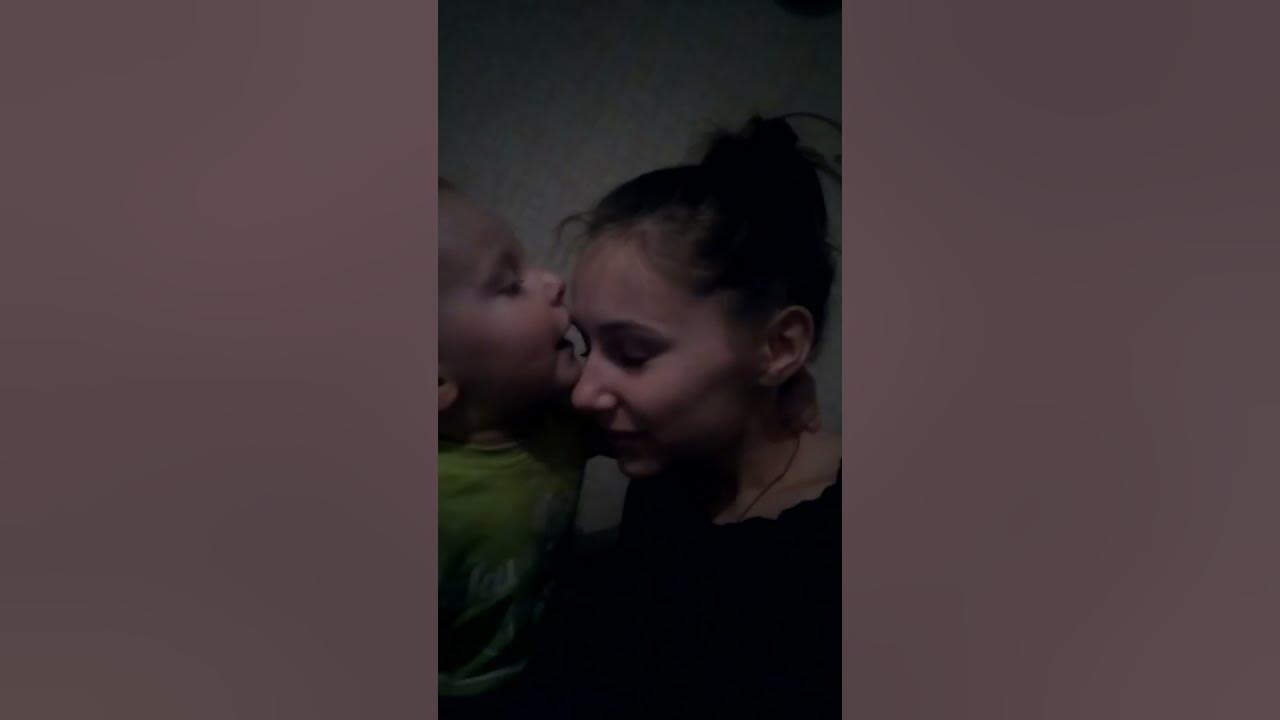 Поцелуй 😘 маму. - YouTube