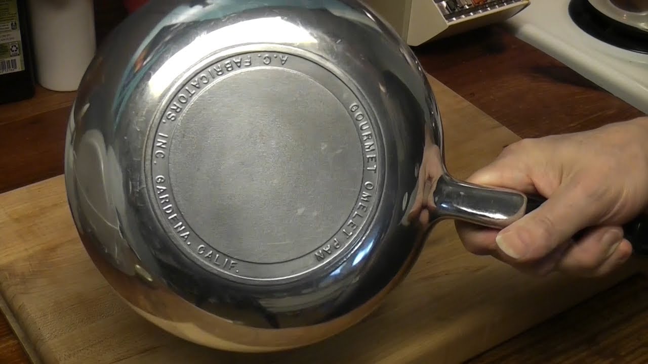 Julia Child Omelette Pan : r/vintagekitchentoys