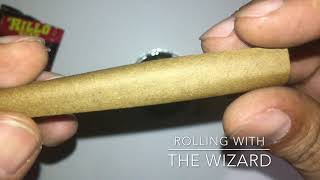 How to roll a triangle blunt.