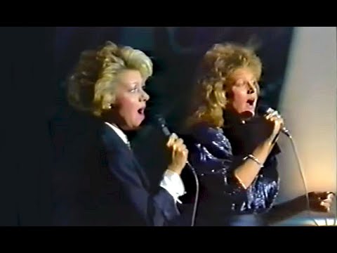 Barbara Dickson and Elaine Paige - I Know Him So W...