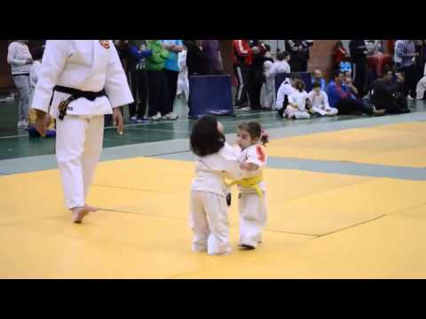 cute-karate-by-little-girls