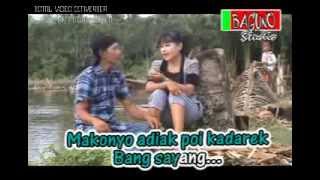 Video-Miniaturansicht von „Lagu Dendang Kuansing (Takonang Adiak -  Tuak PD & Mety)“