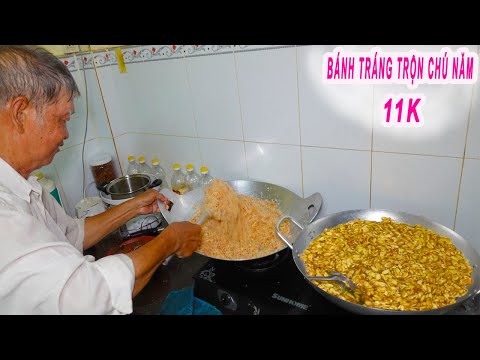 Có gì trong Bánh Tráng Trộn 11K hơn 20 năm ở Sài Gòn