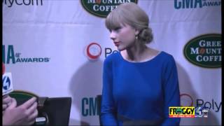 CMA AWARDS 2012 TAYLOR SWIFT