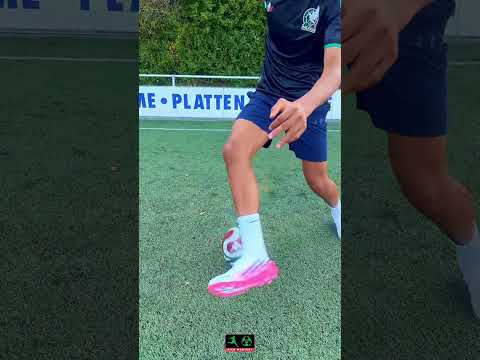 Winger aufgepasst: So flankst du richtig 🎯⚡️ #FussballTipps #SoccerSkills