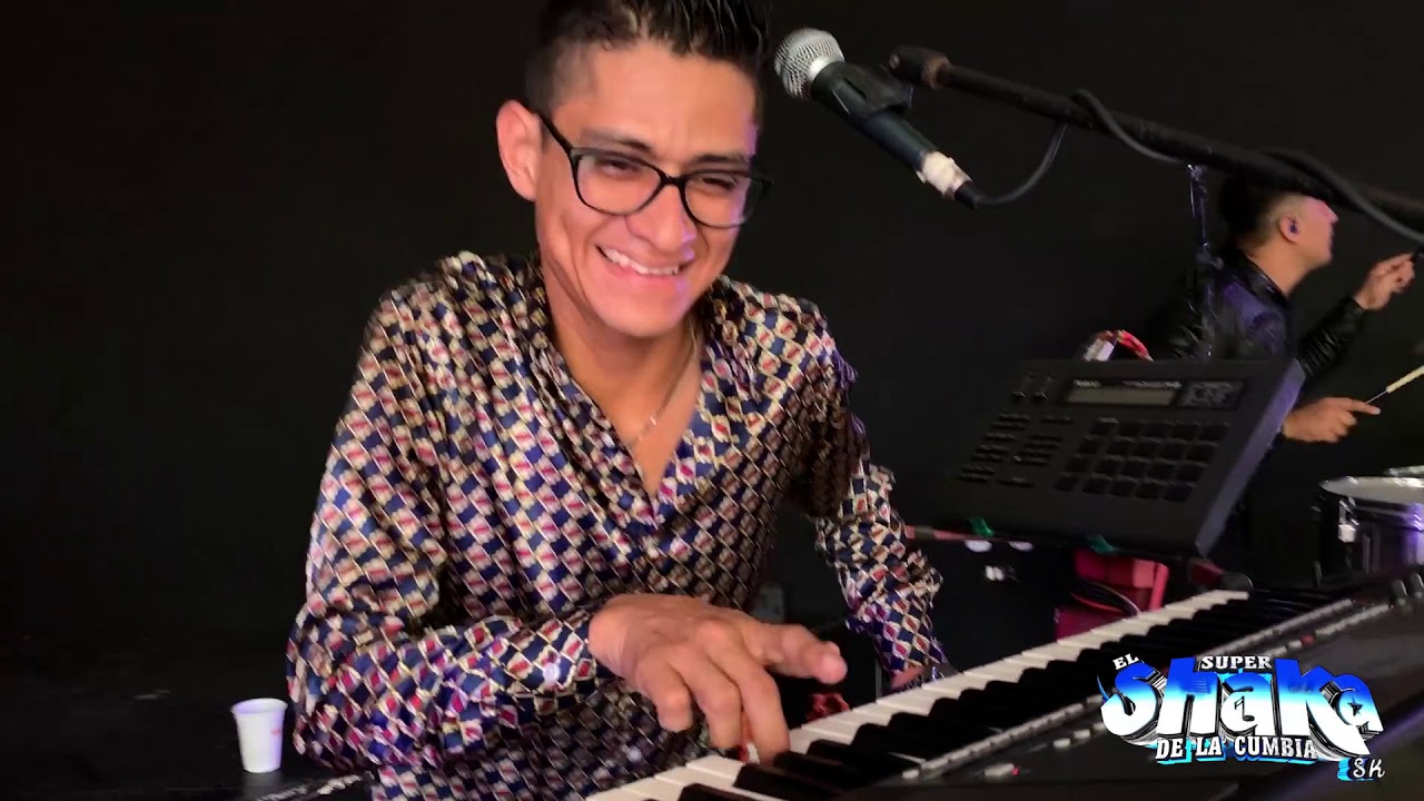 BAILA MORENITA EN VIVO DESDE LA BOTANA CALIENTE