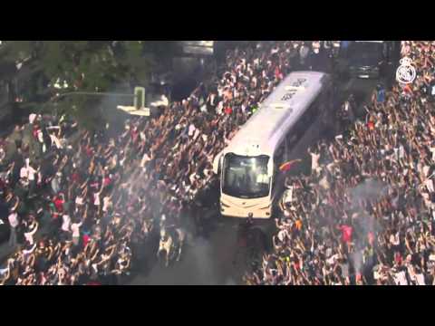 The team's arrival sparked wild scenes outside the Bernabéu!