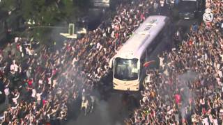 The team's arrival sparked wild scenes outside the Bernabéu!