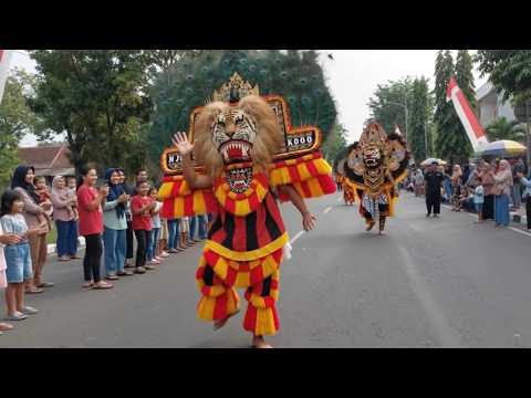 ATRAKSI PAWAI REOG | REOG MINUM BOBA