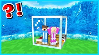 MIPAN & ZUZUZU BUAT RUMAH DI DALAM KACA UNTUK SELAMAT DARI BENCANA ALAM TSUNAMI DI MINECRAFT!