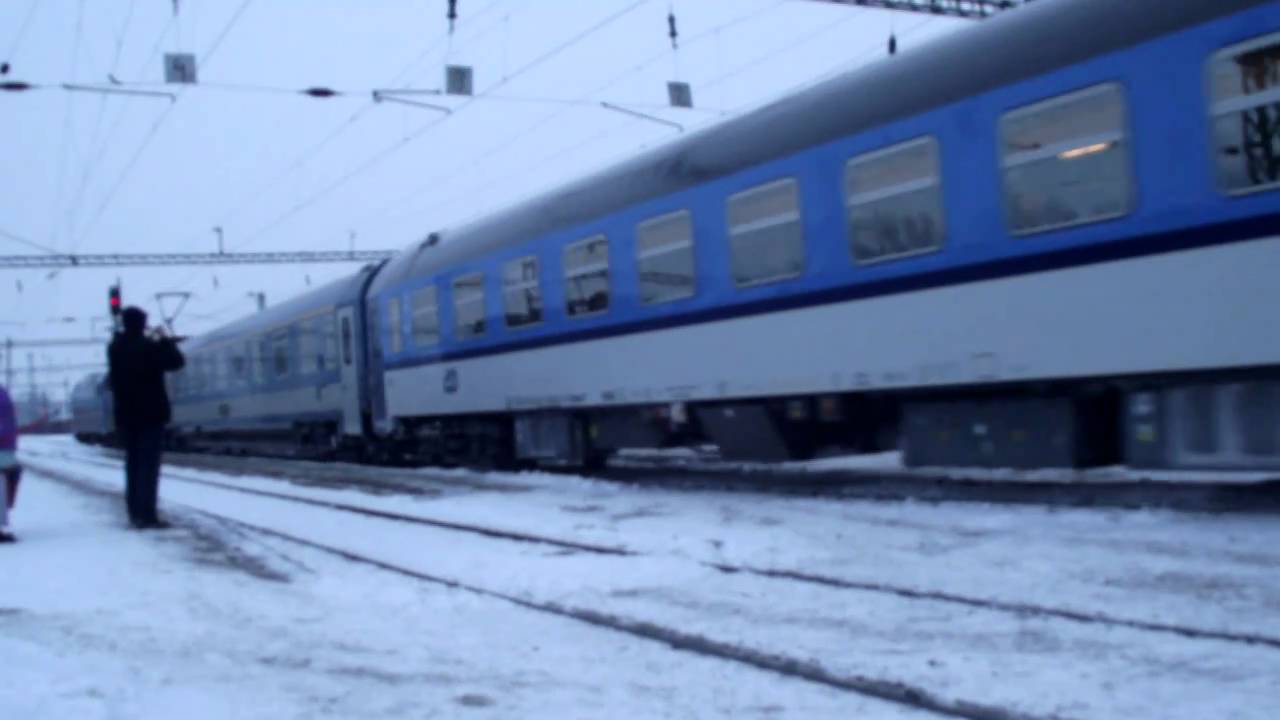 480-001 Traxx mozdony a 472-es Ister EuroNight-al érkezik Békéscsabára.