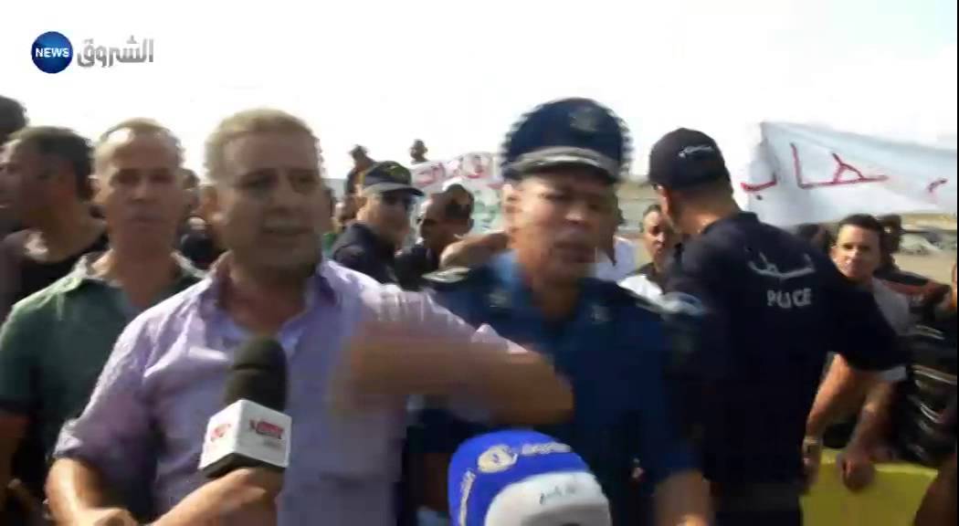 أفراد التعبئة يغلقون مداخل العاصمة للمطالبة بحقوقهم