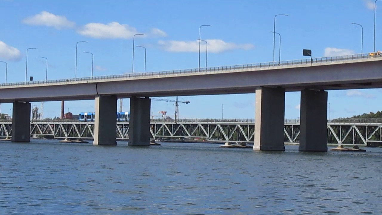 Stockholm: Lidingöbron. Tram no. 552, route 21