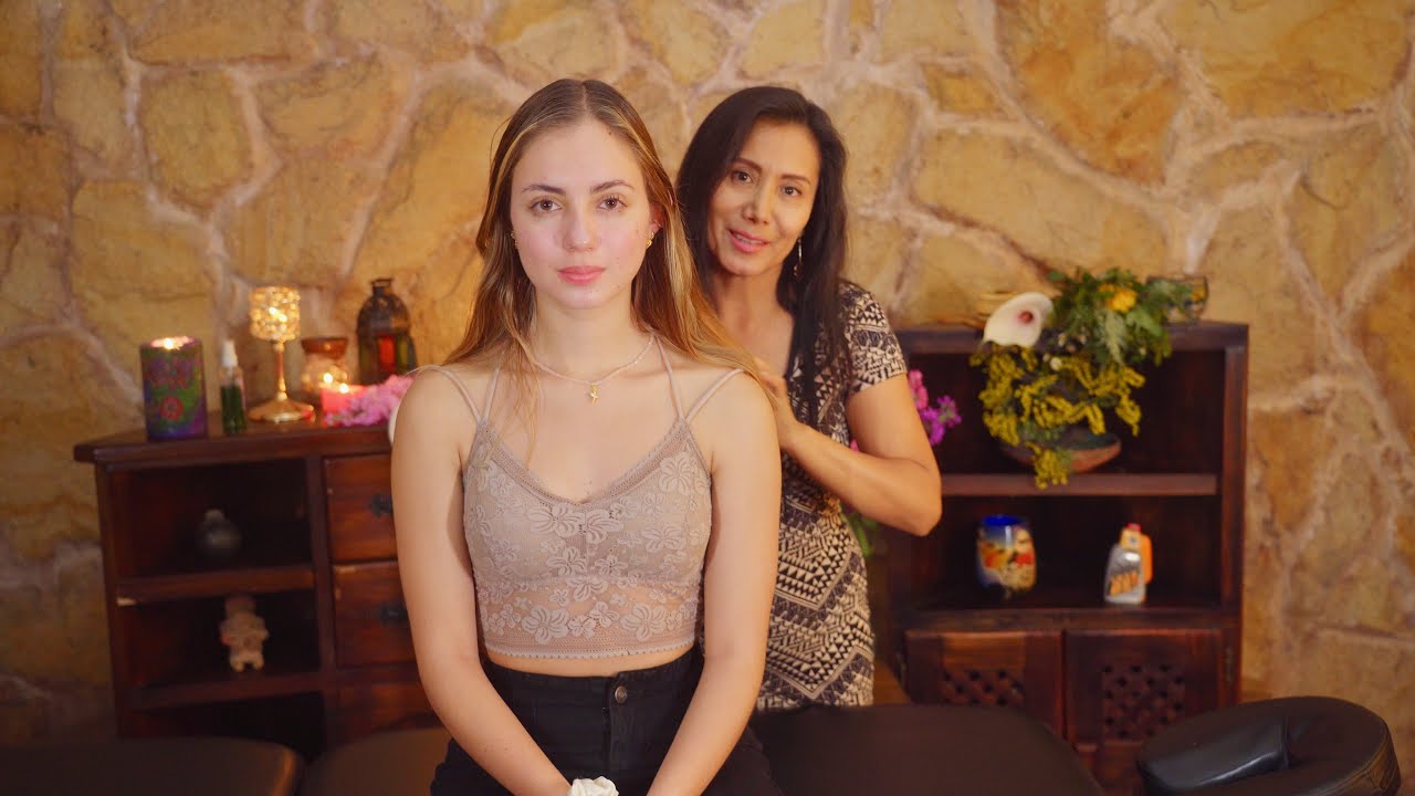 Nelly & Iquiadma in a relaxing energy cleansing & ASMR massage with soft sounds to help you sleep 😴
