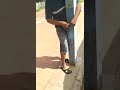 Homem é acorrentado pela própria esposa em ponto de vans no Acre enquanto ela faz compras