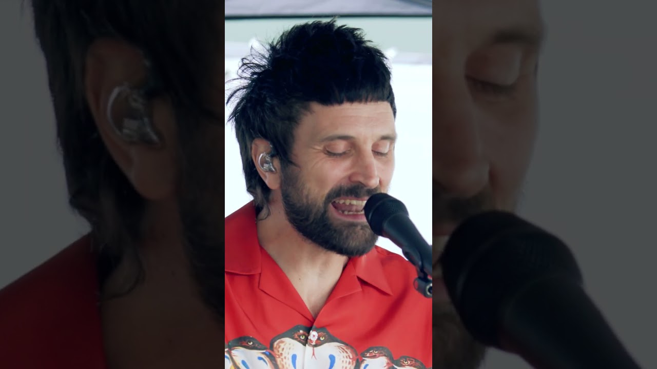 Kasabian - L.S.F (Live) - YouTube