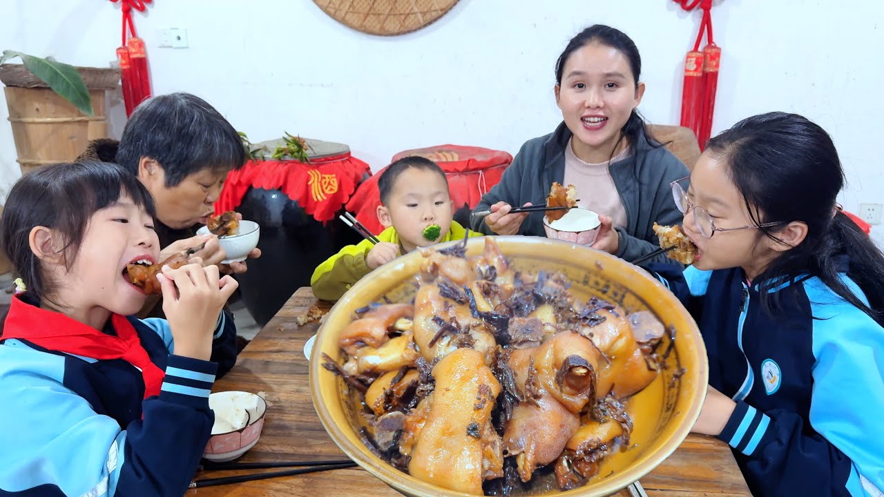 Свиные ножки на пару с консервированной горчицей такие нежные, ароматные и вкусные!