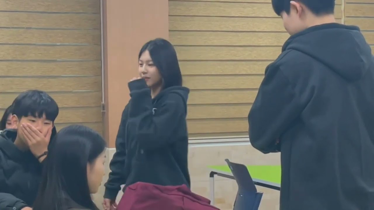 [Channel H] 2025 빛소리영상제 | 2학년 | 인싸에게 간택 당했을때 | 모두 사이좋게 지내는 현일인이 됩시다