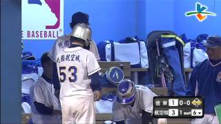 20140419-2 甲組春季聯賽 遠東科大vs桃園航空城 6下 妨礙打擊後 攻方教練團有選擇權?鍾教練也是第一次看到!