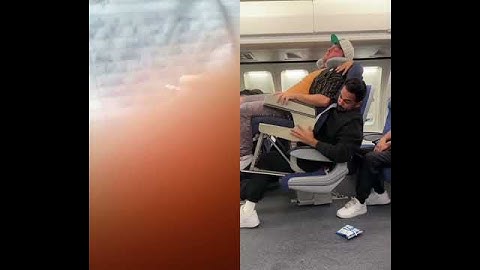 When someone reclines their seat ✈️