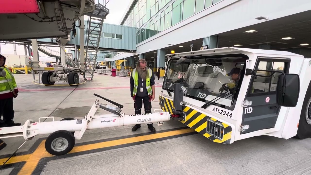 How tow bar is connected to the Aircraft and Pushback 