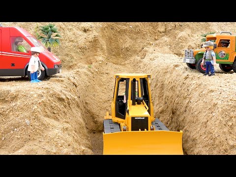 Сборник забавных видео с игрушечными самосвал машинки трактор автокран машина