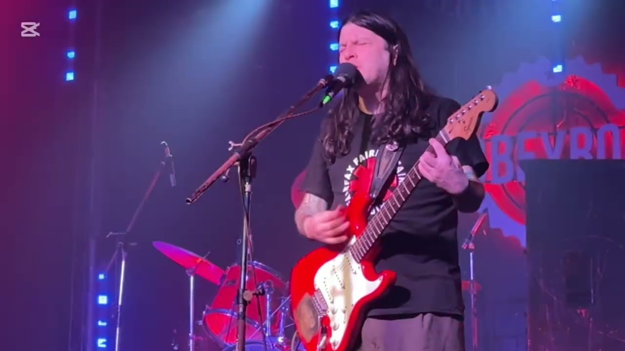 By the Way / Give it away / Dani California en vivo - Red Hot Chili Peppers cover by FAIRFAX