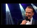 Jamie Parker sings "Cheek to Cheek" with the John Wilson Orchestra