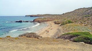 Praia Cala Presili no norte da ilha de Menorca