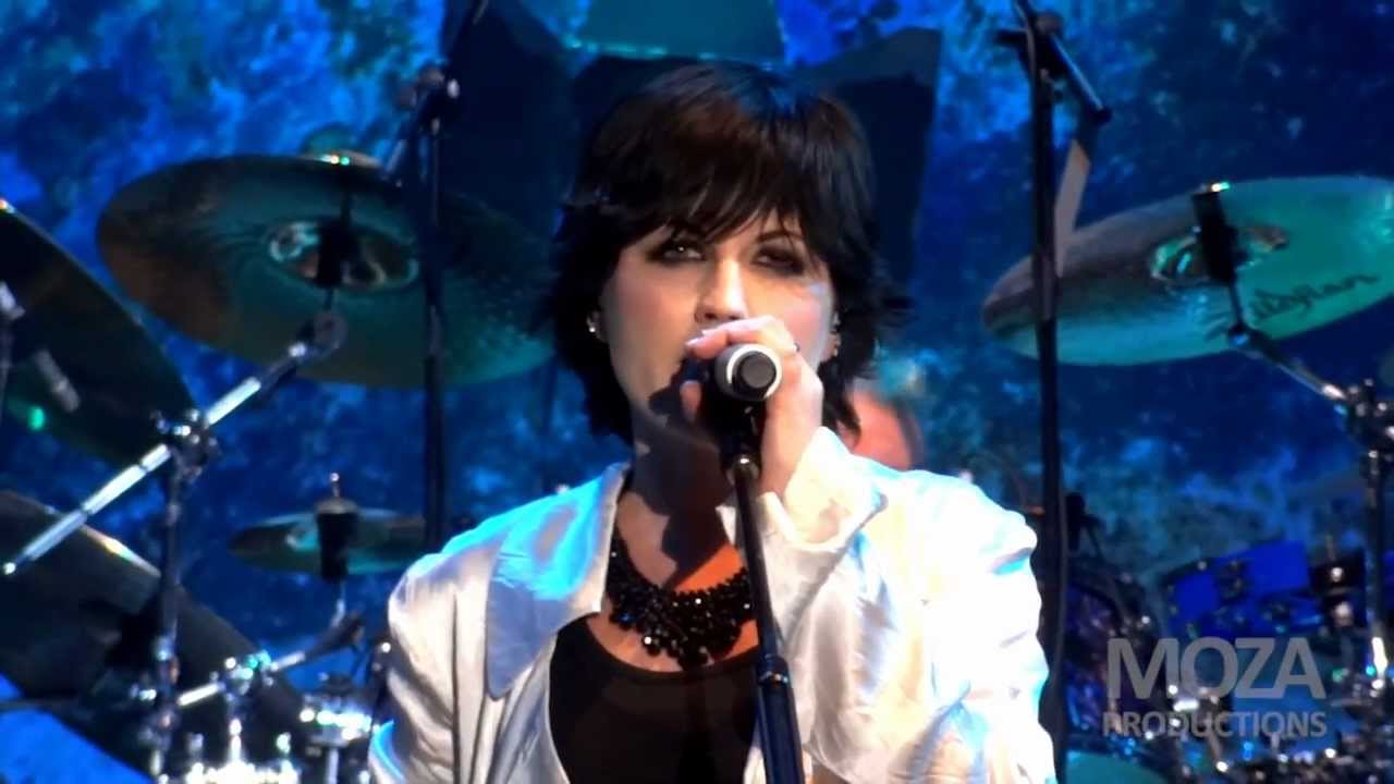 The Cranberries Ode to the family (Live in Manila) YouTube