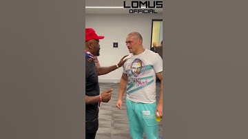 OLEKSANDR USYK AND DEREK CHISORA REUNITE & JOKE IN DRESSING ROOM POST ANTHONY JOSHUA WIN #Shorts