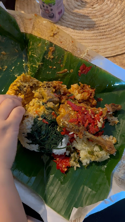 This is how you eat Nasi Padang