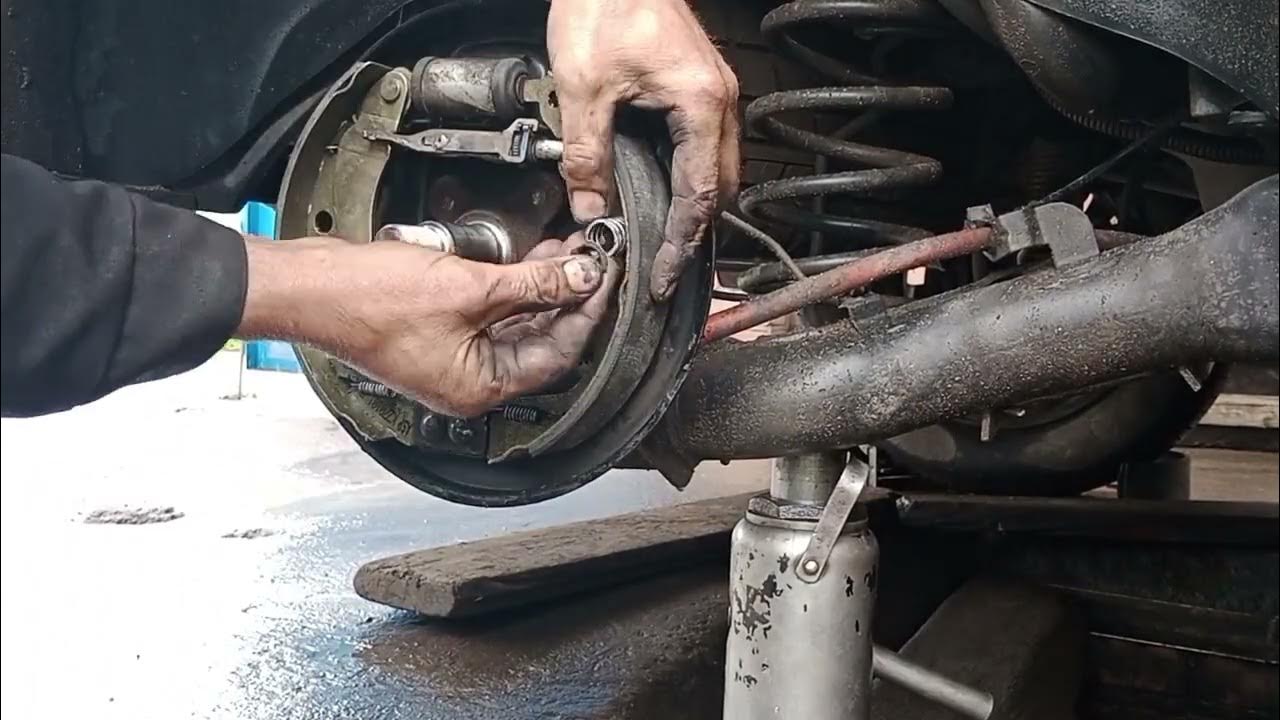 Nissan tiida колодки ручника. Пыльник тормозного диска ниссан тиида. Замена заднего ступичного подшипника на пежо 206 седан. Сальник хвостовика редуктора газель 3302. Видео замены заднего.