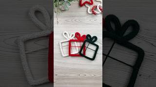Beautiful and easy to make. Knitted Wire Christmas Ornaments. #diy #craftwire #wirework #knittedwire