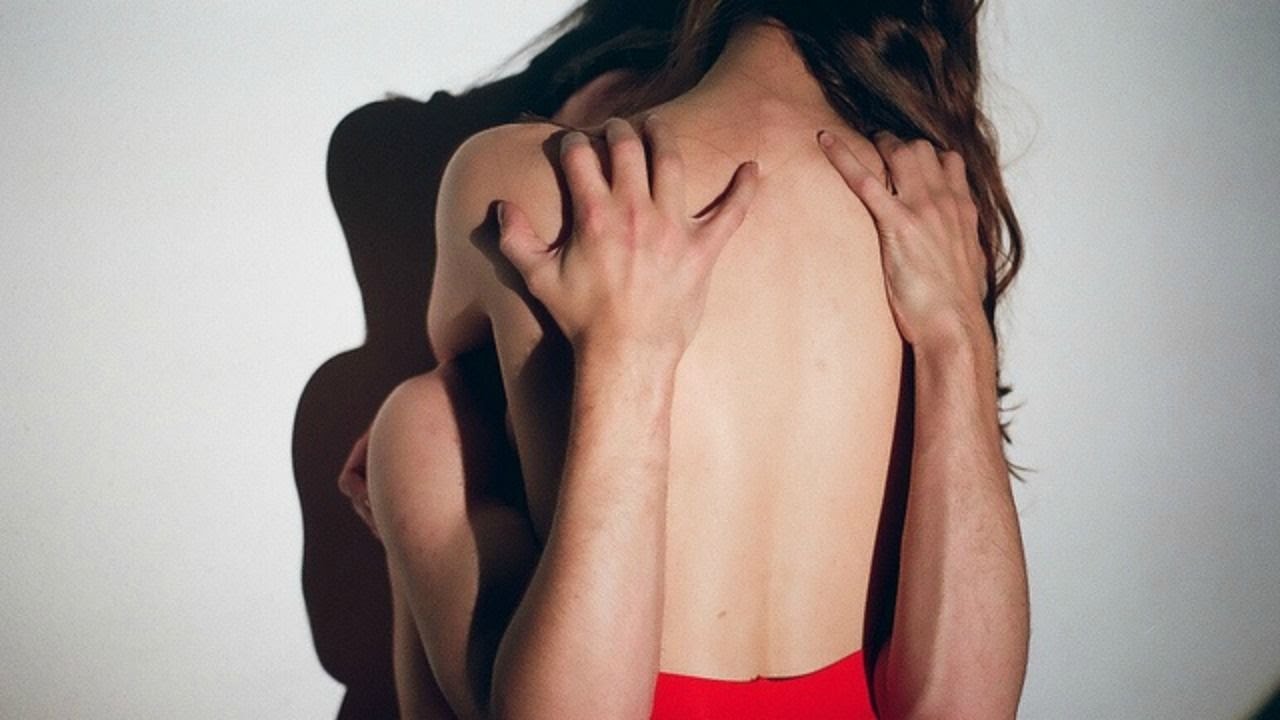 жене груди плечо фото 60