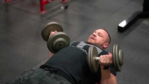 How to do a Dumbbell Reverse Grip Bench Press | Tiger Fitness