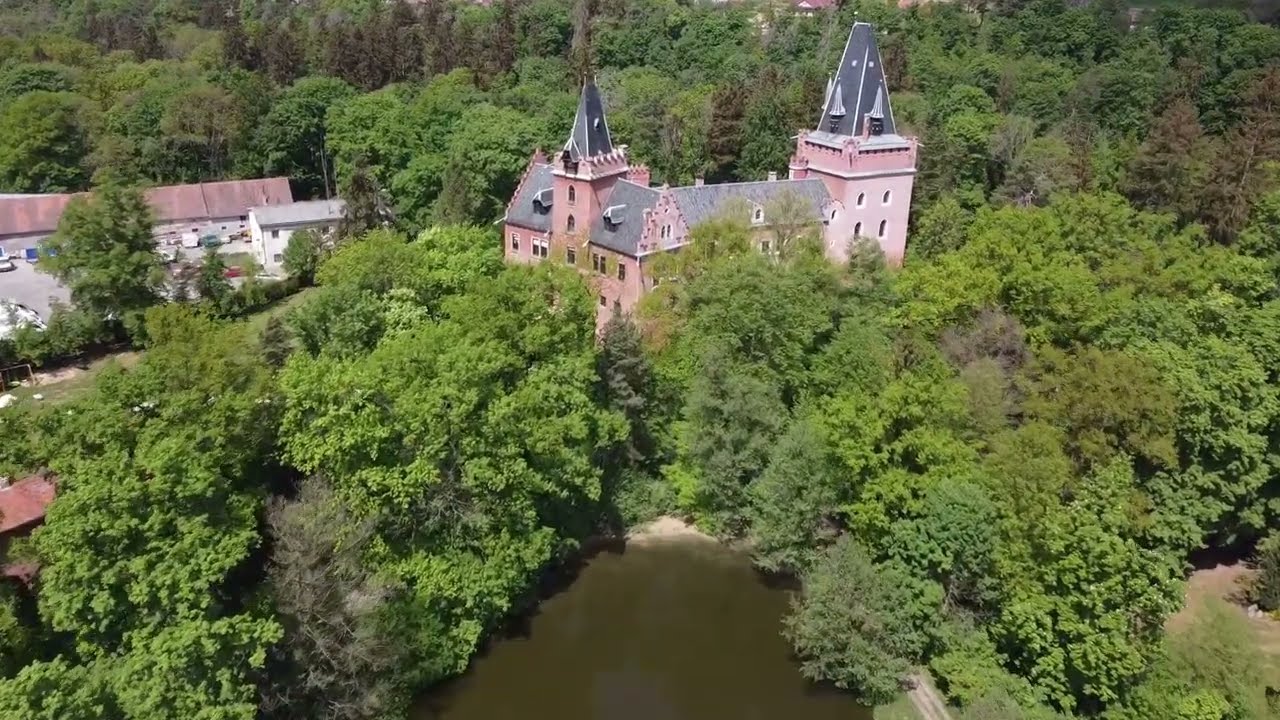 Zámek Červený Hrádek u Sedlčan