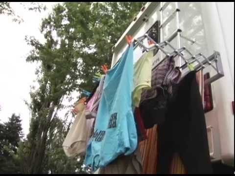 Vidéo: Sèche-linge Mural Sur Le Balcon (31 Photos) : Balcon Modèle De Buanderie Rétractable Et Pliable