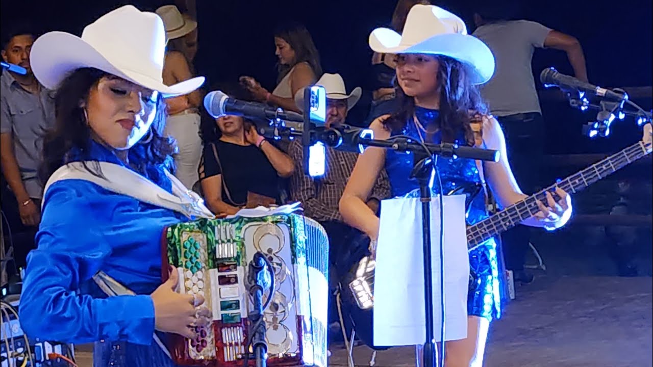 Yaxeni y Ailyn - En Vivo desde La Plaza San Miguel de Austin, Texas