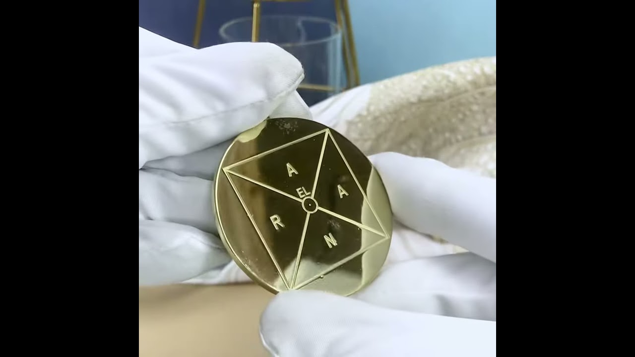 Золотая подвеска Сфинкс на заказ из жёлтого золота 585 пробы с изображением и гравировкой