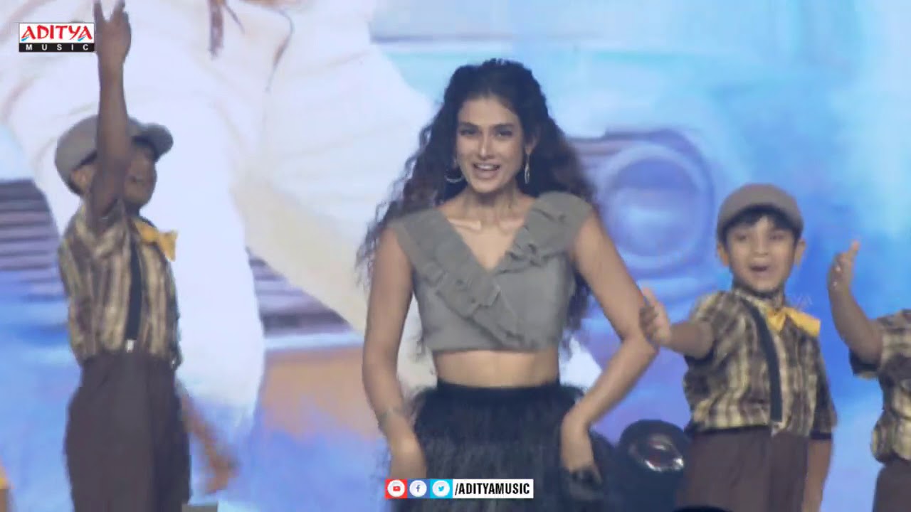 Aakanksha Singh Dance Performance @ Devadas Audio Launch | Akkineni Nagarjuna, Nani
