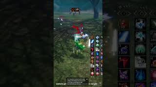 Kalabalikta Arti̇sleri̇n Tenhada Topuklamasi...