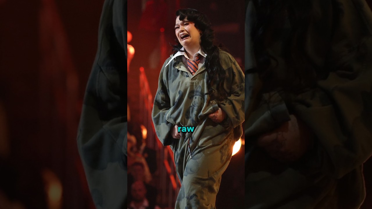 Лола Янг получила награду за лучшую сольную поп-композицию за песню «Messy», церемонию вручения п...