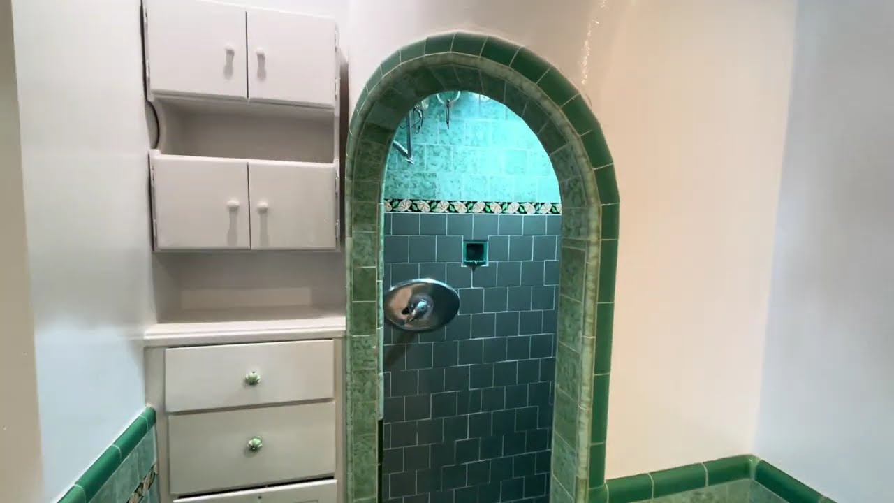 Art Deco 4-Plex 2 Bed + 1 Bath in Vintage LA Neighborhood!