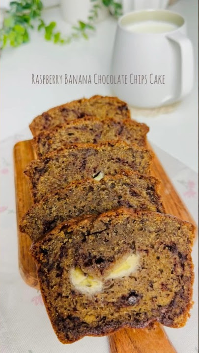 Raspberry Banana Chocolate Chips Cake | Easy Banana Cake#shorts